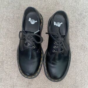 cutest low rise platform doc martens in black 🖤